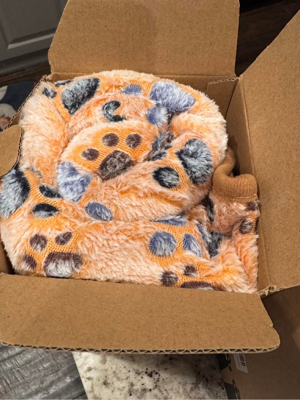 XL Dog Blanket - Soft Cozy Paw-Print Mat in Tan and Blue - Picture 2 of 4